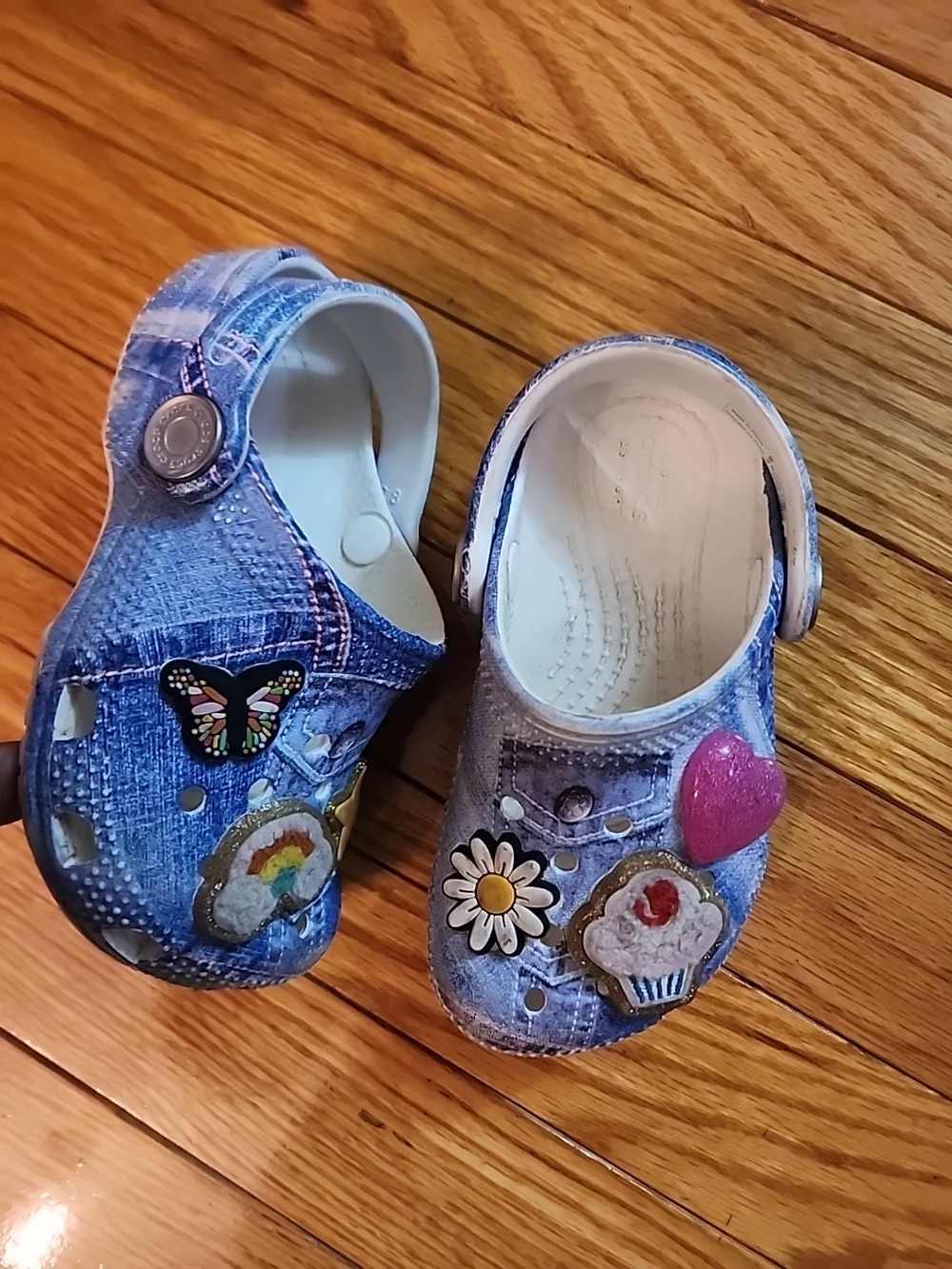 Unisex Kids Crocs Classic  Denim Patch Slip-On Clogs WitbFun Charms - Blue